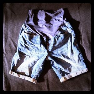 Old Navy Maternity Denim full panel shorts Sz 10